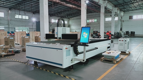 Sản xuất nóng Công nghệ cắt laser kim loại cắt laser Thiết bị công nghiệp Máy cắt laser sợi CNC 3015