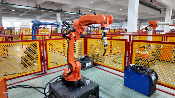 Máy cắt laser sợi 3D tự động 6 trục robot cánh tay cho thép không gỉ đèn bóng ô tô tấm kim loại