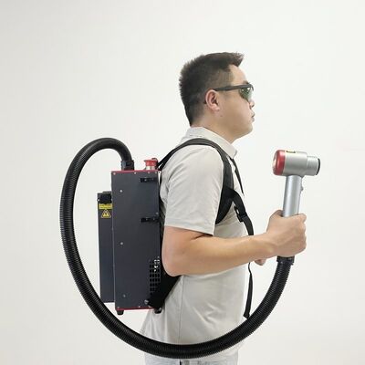 Máy làm sạch laser ba lô 200W Thiết bị làm sạch laser xung di động để xử lý bề mặt kim loại
